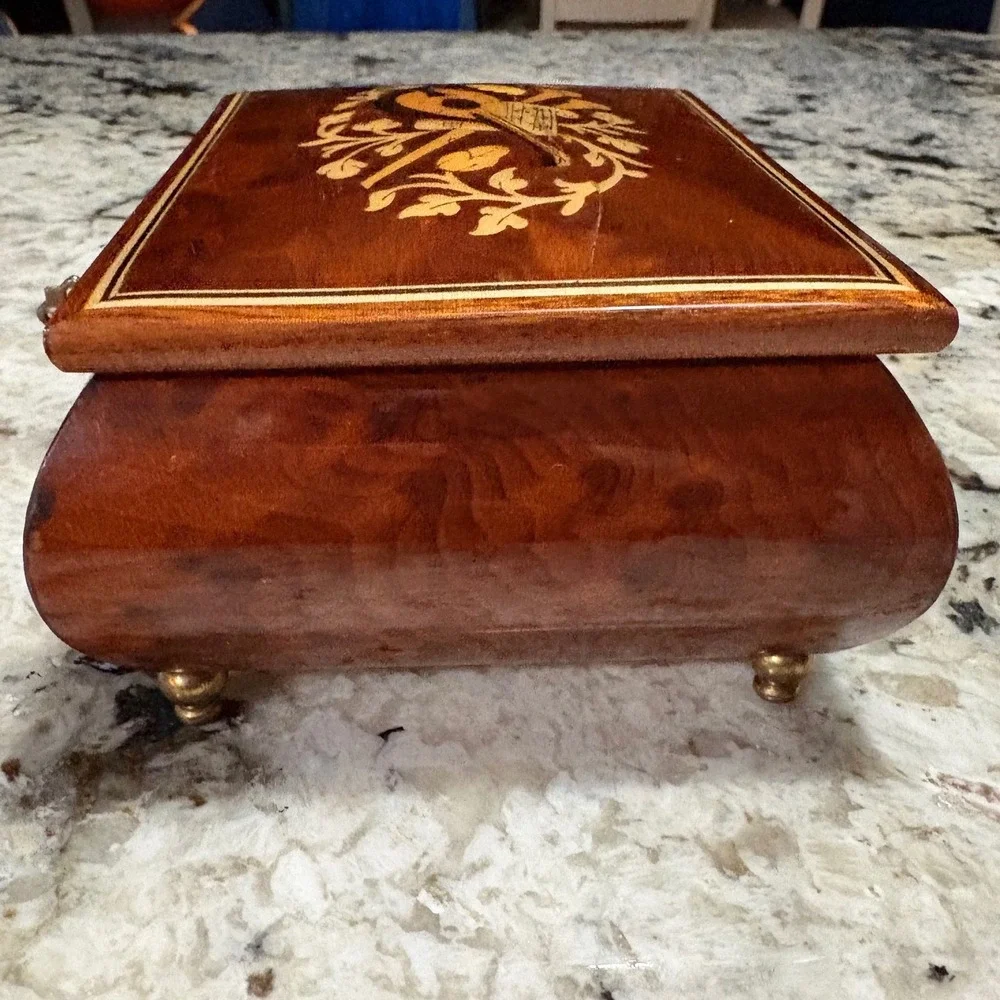 Gabriella Sorrento Italian Inlaid Wood Music Box Brown Fair Torna a Sorriento